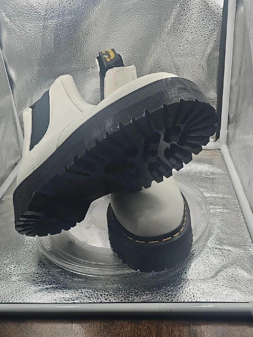 P Dr. Martens White Leather Softy-T 2976 Chelsea Boots New W/O tags Black Sole - Picture 4 of 14